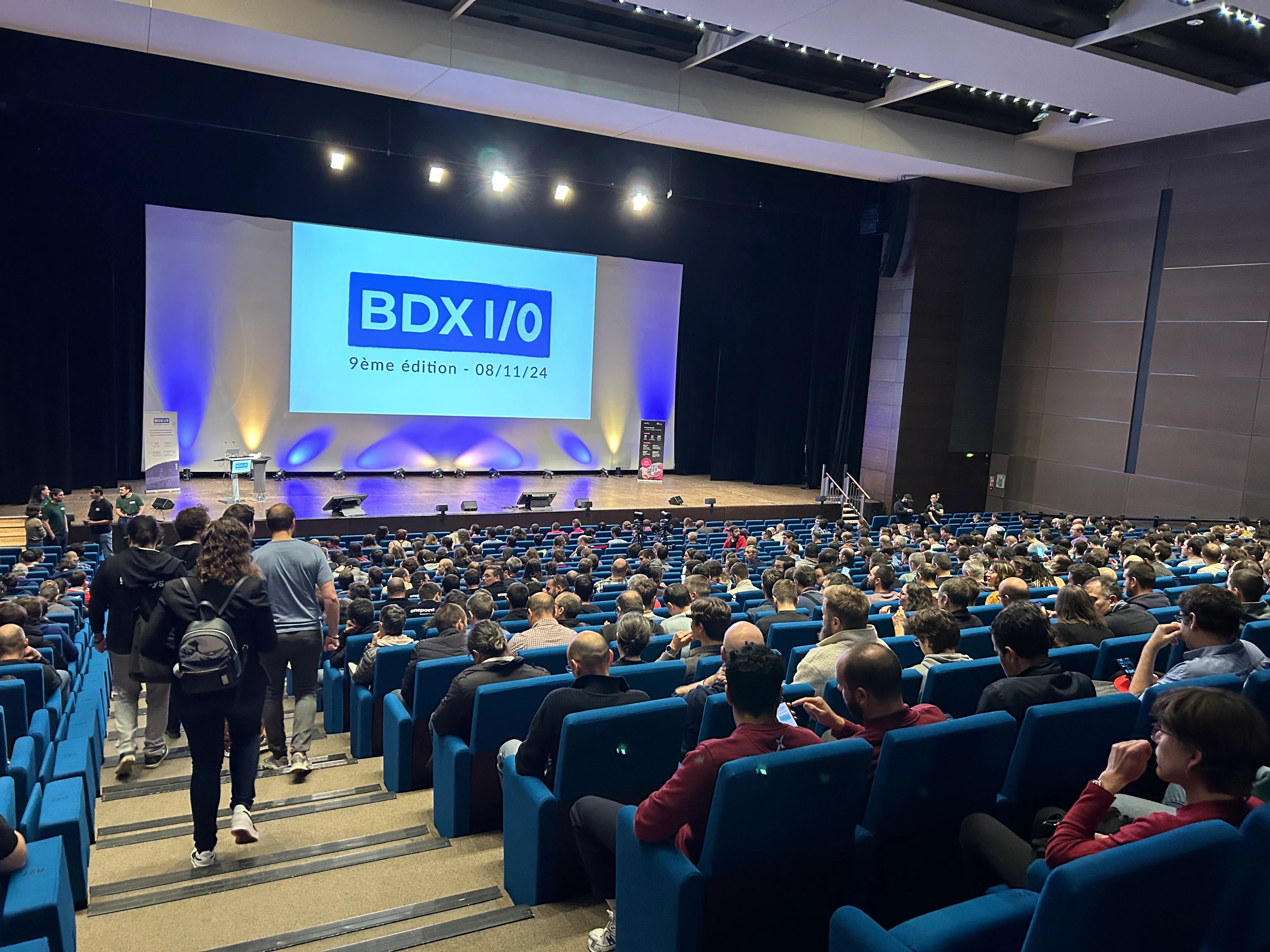 (Photo illustrative) Photo d'un amphithéâtre au BDXIO d'une capacité de 1200 personnes, à moitié rempli.