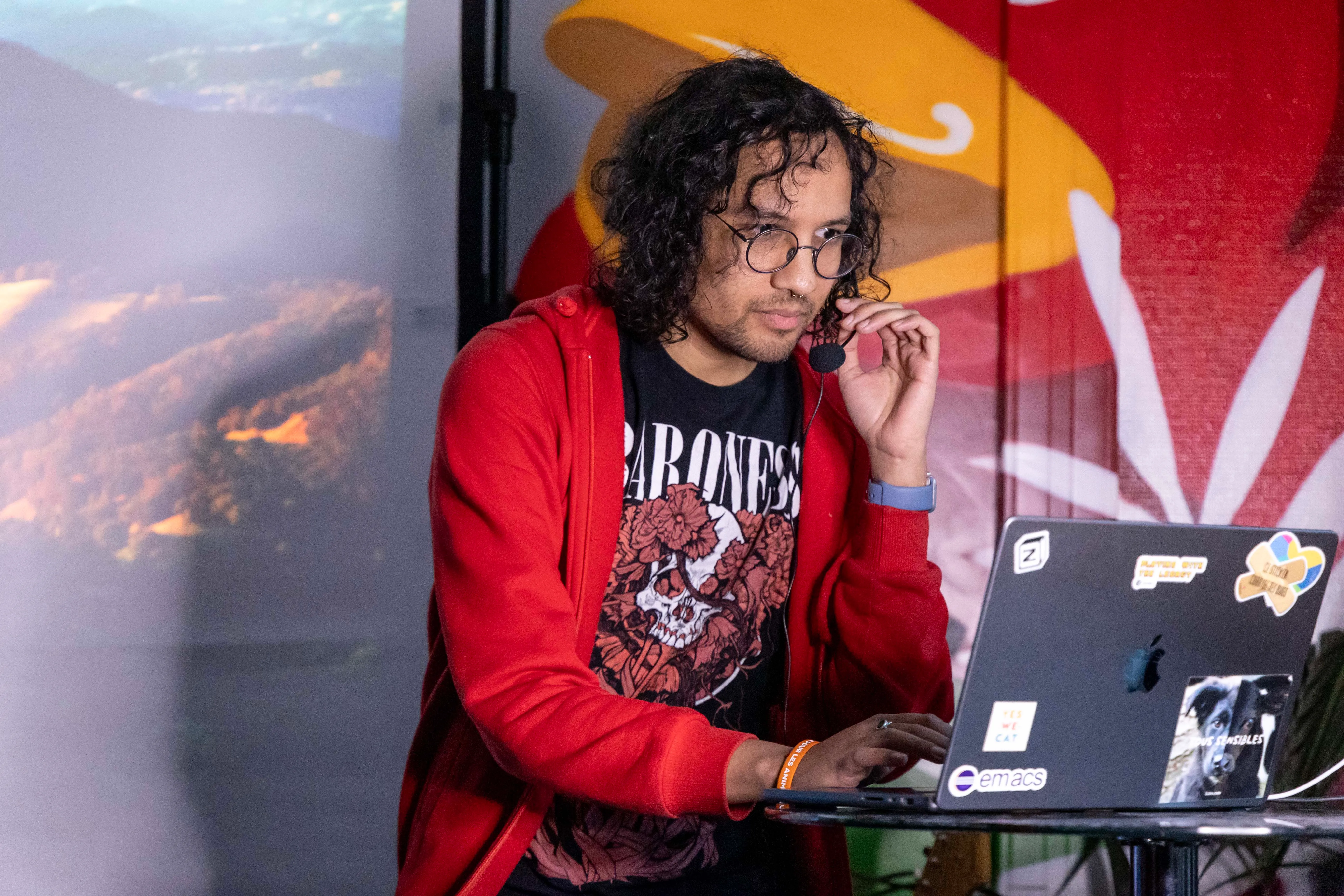 sur mon ordinateur, j'ajuste mon micro